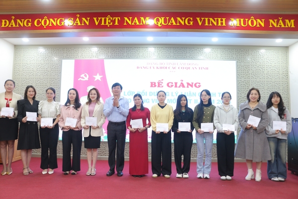 ĐẢNG VIÊN MỚI ĐẢNG BỘ TRƯỜNG CAO ĐẲNG Y TẾ LÂM ĐỒNG HOÀN THÀNH LỚP BỒI DƯỠNG LÝ LUẬN CHÍNH TRỊ DÀNH CHO ĐẢNG VIÊN MỚI